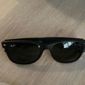 Ray-ban  Wayfarer  Sunglasses used Black Great Condition